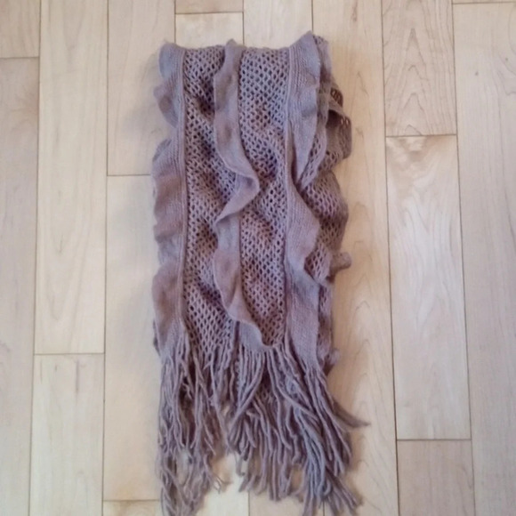 Tan Ruffle Scarf with tassels - Picture 2 of 4